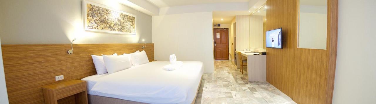 Jolly Suites & Spa Thapra Bangkok Bagian luar foto
