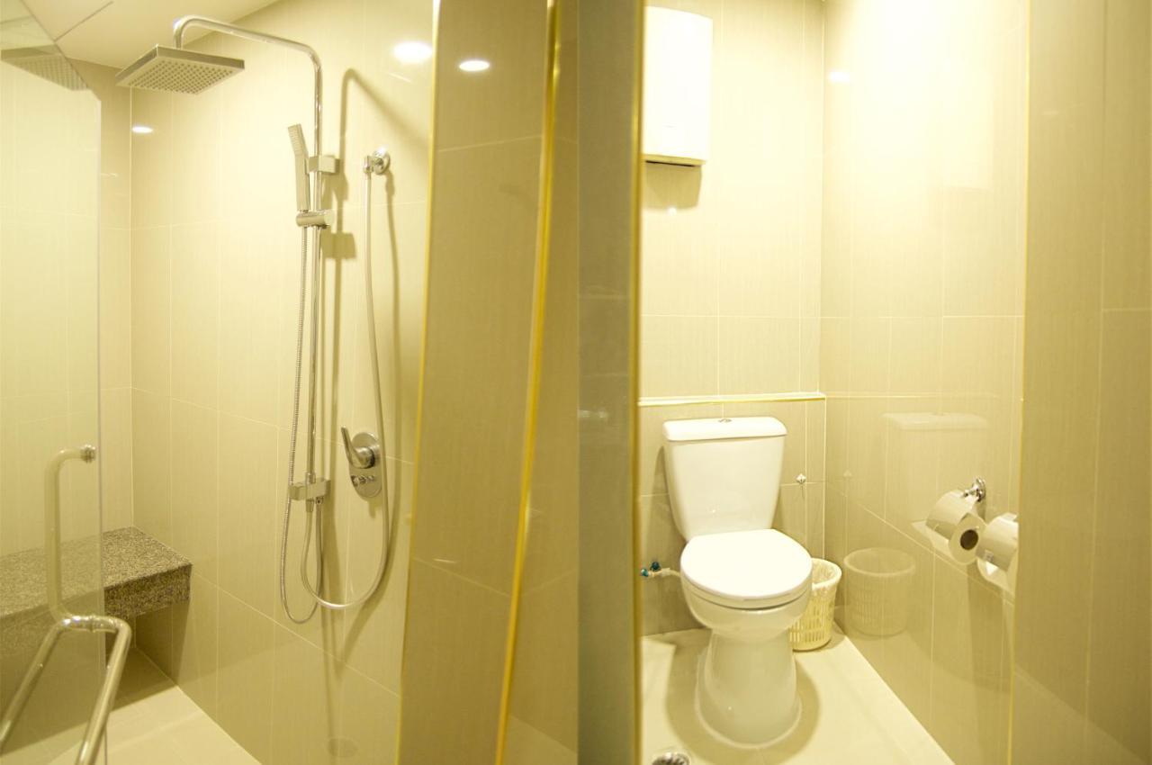 Jolly Suites & Spa Thapra Bangkok Bagian luar foto