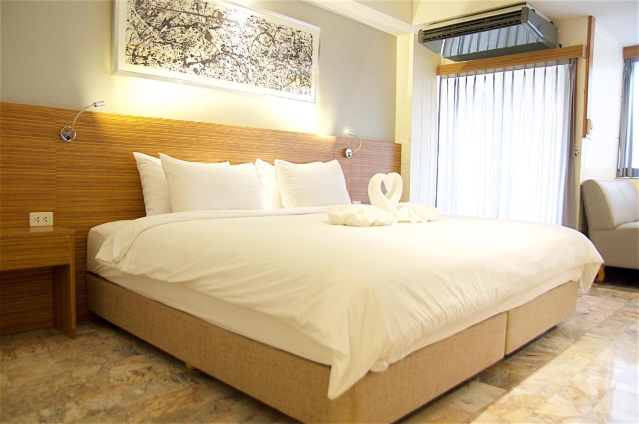 Jolly Suites & Spa Thapra Bangkok Bagian luar foto