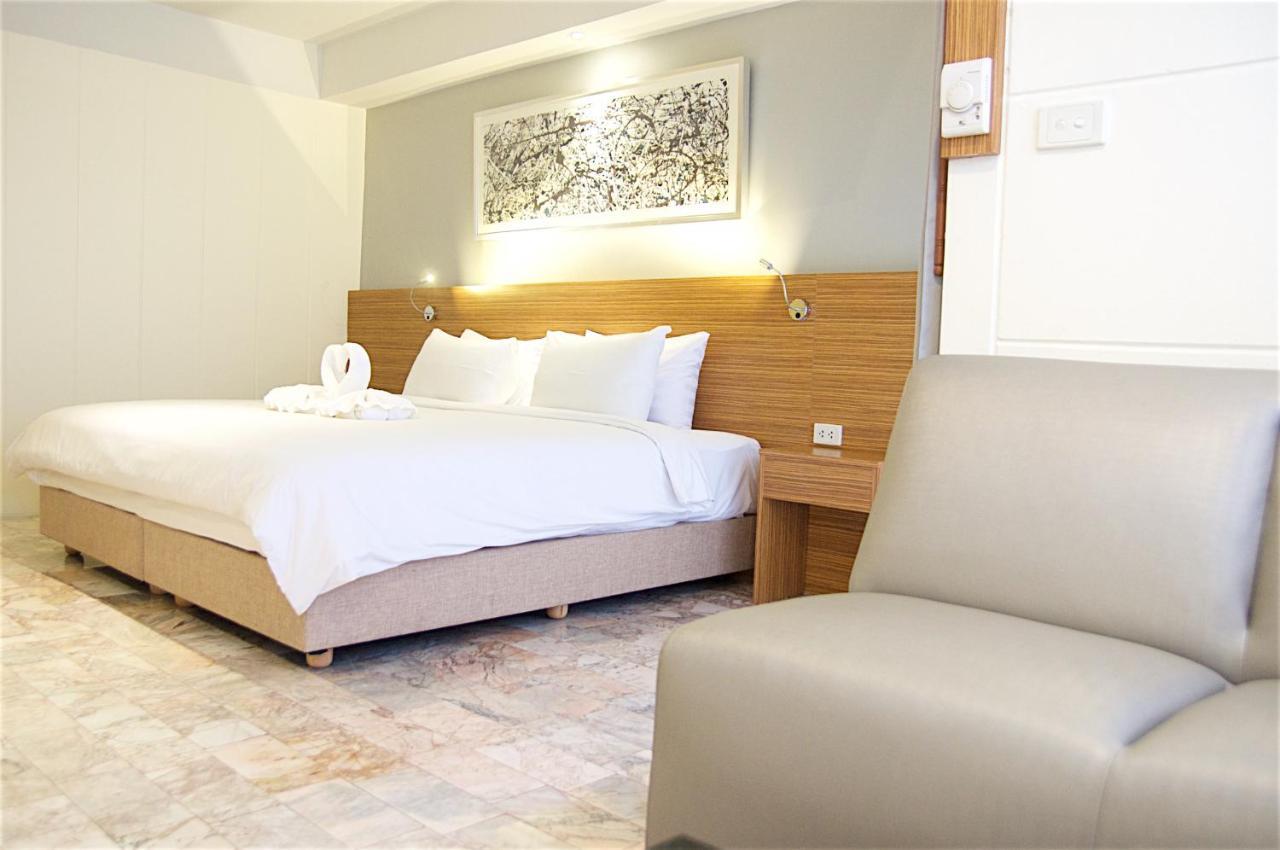 Jolly Suites & Spa Thapra Bangkok Bagian luar foto