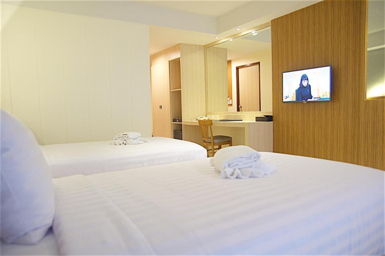 Jolly Suites & Spa Thapra Bangkok Bagian luar foto